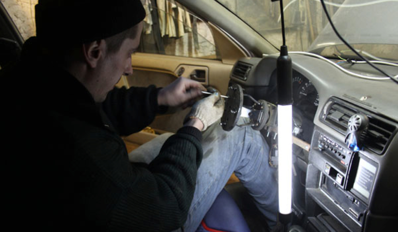 Illustration for article titled Russians Hacked A Car So It Can Be Driven By iPad